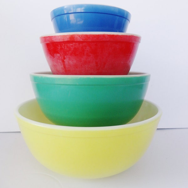 Vintage Primary Pyrex Nesting Bowls - Set of 4