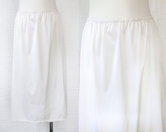 Vintage 80s 90s Classic Off White Cream Shiny Lightweight Sheer Scalloped Lace Elastic Waist Below Knee Length Slip Back Slit Skirt S M L