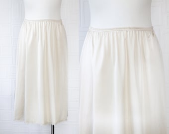 Vintage 70s 80s Classic Vanity Fair Champangne Gold Beige Shiny Lightweight Sheer Floral Lace Elastic Waist Below Knee Length Slip Skirt S M