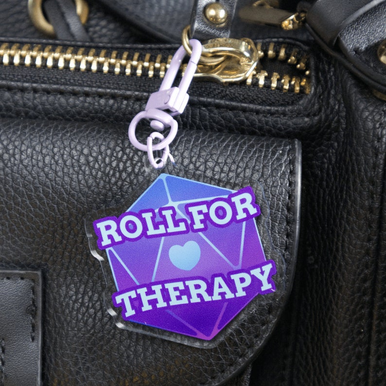 Roll for Therapy D20 Keychain: Funny D&D Acrylic Charm Bild 4