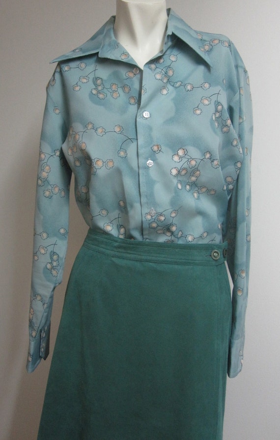 1970s teal green blouse with pale pink dogwood bl… - image 6