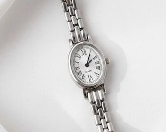 Silver Stainless Steel Women’s Watch – Minimal Elegant Style