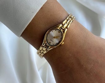 Vintage Oval Stainless Steel Women’s Watch – Elegant Classic Ladies Wristwatch