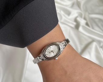 Vintage Oval Women’s Watch, Elegant Stainless Steel Ladies Wristwatch