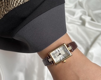 Vintage Leather Strap Minimalist Watch, Elegant Women's Wrist Accessory