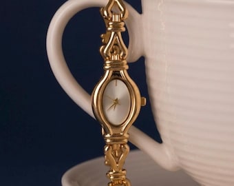 Oval Women’s Stainless Steel Watch – Elegant Minimal Design