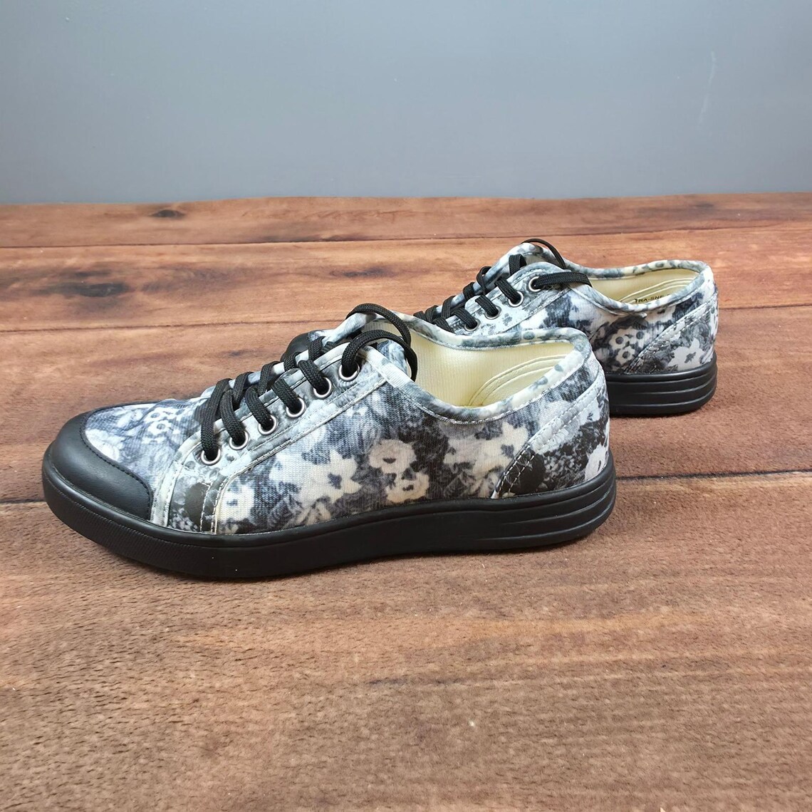 TRAQ by Alegria SNE-5019 Sneakers Womens 38 Black White Good Floral Lace Up, foto 3 de 5