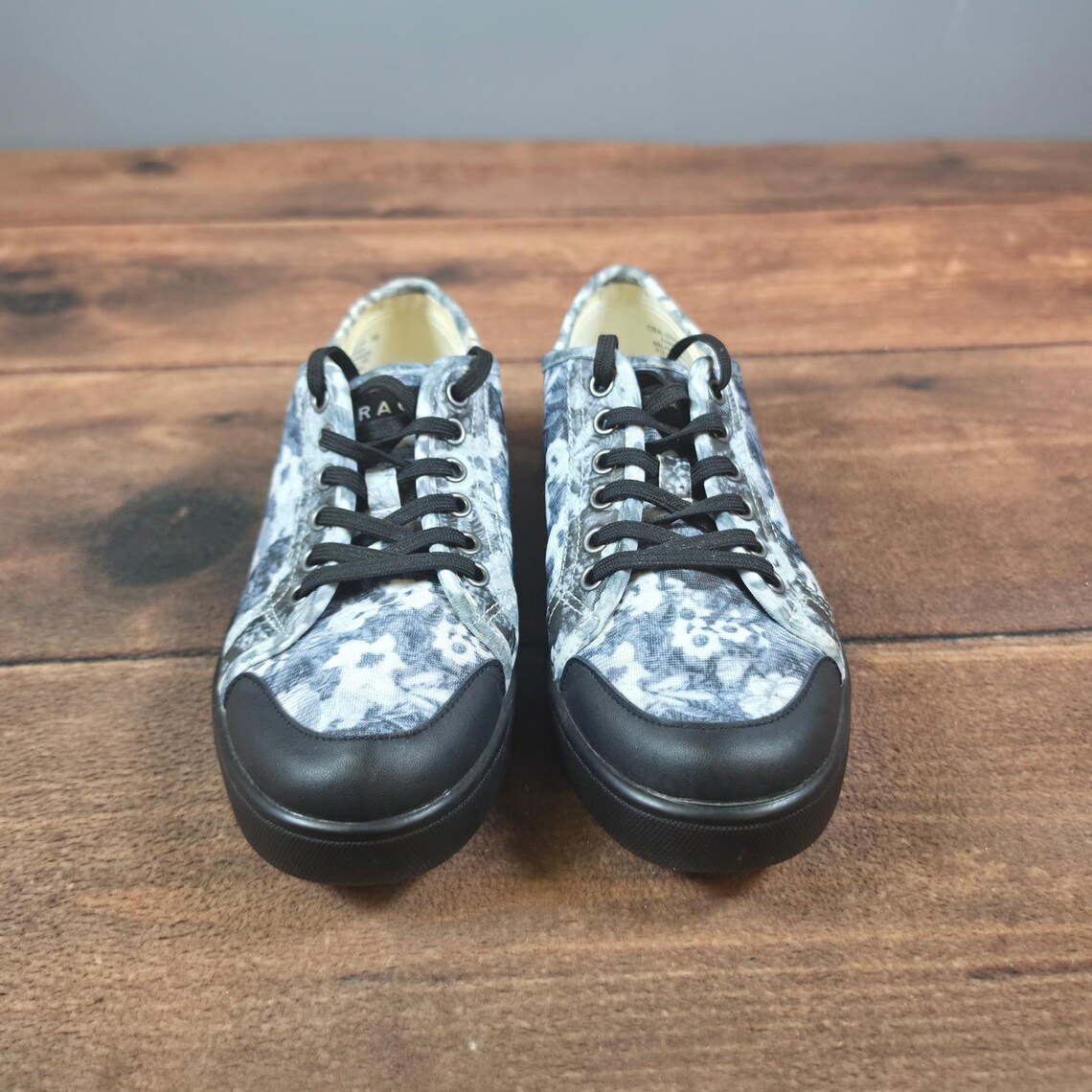 TRAQ by Alegria SNE-5019 Sneakers Womens 38 Black White Good Floral Lace Up, foto 1 de 5