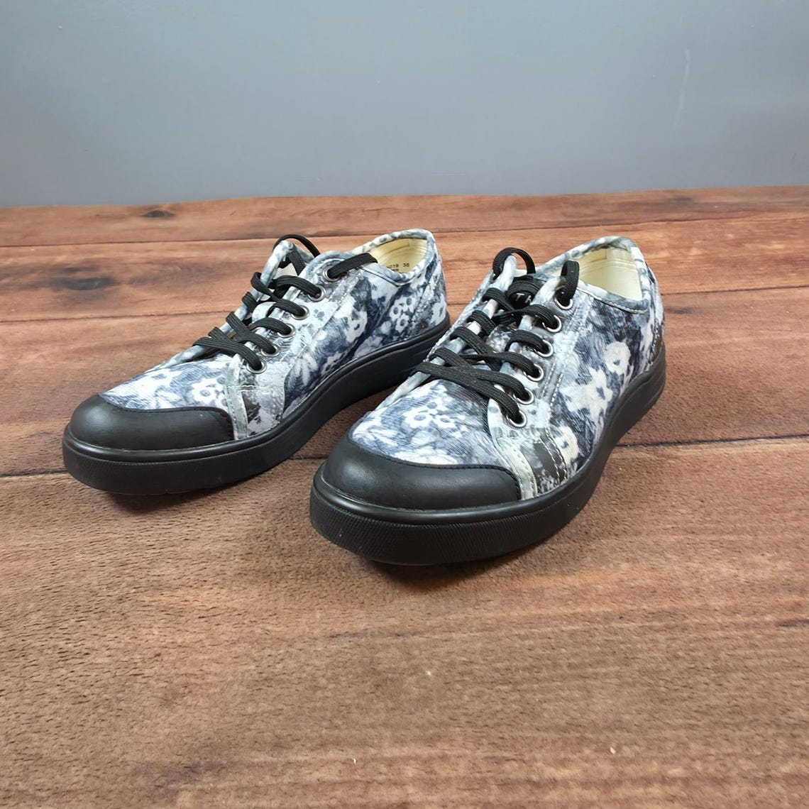 TRAQ by Alegria SNE-5019 Sneakers Womens 38 Black White Good Floral Lace Up, foto 2 de 5