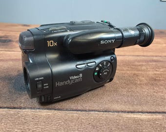 Videocámara Sony Handycam CCD-TR31 Video 8 negra, en buen estado para piezas o reparación, con zoom 10x.