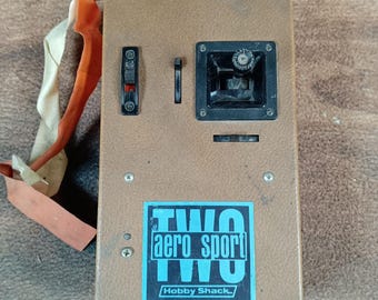 Transmisor RC Hobby Shack Aero Sport Two, color marrón, buen estado, 72.400MHz. Para repuestos/reparación.