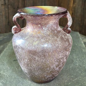 Vase vintage en verre de Murano rose Scavo, Seguso, Italie, amphore irisée de 20 cm avec anse