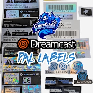 Peut inclure: Une collection d'étiquettes adhésives rectangulaires et façonnées pour la console Sega Dreamcast. Les étiquettes présentent des fonds noirs, blancs et holographiques avec du texte technique, des avertissements et le logo Dreamcast.