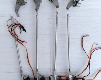 Peças de drone abatido: Servomotores Shakhed/Geran (4 peças) Sem marcação Funcionamento desconhecido (para lembrança)