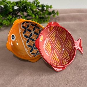 Plato de cerámica artesanal con forma de pez - Bandeja para salsa de soja para sushi y plato para aperitivos