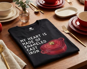 Camiseta "Mi corazón está hecho de hierro fundido esmaltado" / Camiseta para amantes de los utensilios de cocina