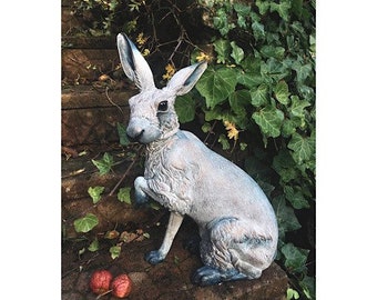 Grande sculpture de lièvre assis pour votre maison ou votre jardin, jeu de couleurs bronze gris bleu. Art animalier animalier rare fait main en édition limitée.