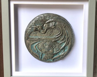 Plaque d'art murale en métal, étain coulé à froid. Cadre de couleur neutre. Cadeau de noces d'argent pour les amoureux de la nature. Mythologie grecque de style Art nouveau.