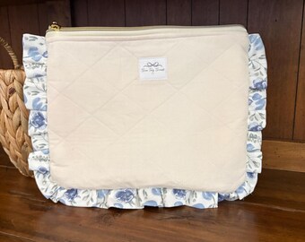 Groot gewatteerd make-upzakje | Gebloemde tas met rits en ruches