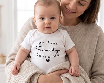 Body bordado para bebé "Mi tía me quiere", anuncio de embarazo, regalo para tía, regalo personalizado con el nombre de la tía.
