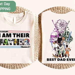 Könnte beinhalten: Off-white T-Shirts mit Star Wars-Motiven. Auf der Vorderseite steht "I AM THEIR FATHER" mit Lichtschwertern und Charakterbildern. Auf der Rückseite steht "BEST DAD EVER" mit Charakterillustrationen und dem Todesstern.