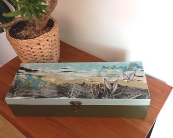 Treasure box in green and blue