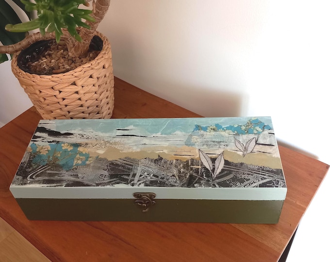 Treasure box in green and blue