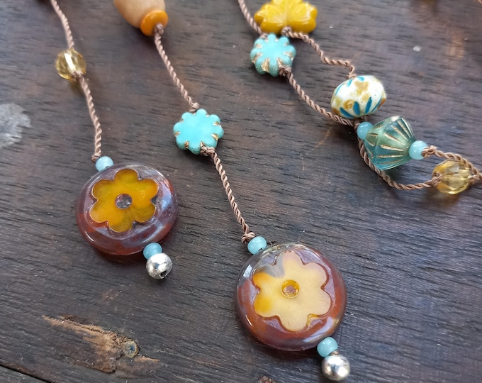 Yellow and blue lariat