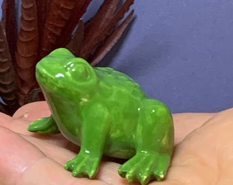 Bigger Frog (Christmas Green). Retro Ceramic. Fits nicely in a planter, terrarium, nook or beta tank. Too cute. Made from 1960's mold.
