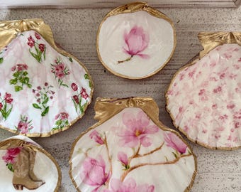 Pink Floral Shell Trinket Dish, Coquette Ring Dish, Romantic Girly Room Decor, Feminine Floral, Western Boot Jewelry Dish, Cowgirl Aesthetic