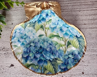 Blue Hydrangea Shell Trinket Dish, Coastal Cottage Decor,  Blue & White Botanical Jewlery Dish, Floral English Garden Romantic, Beach House