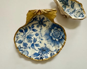 Blue & White Chinoiserie Shell Trinket Dish, Gold Rim, Blue Toile Ring Dish, Jewelry Catchall, Coastal Decor Gift, Bird / Flower decor