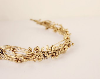 Couronne de brindilles d’or. Mariée Boho, couronne de fleurs d’hiver. Mariage boisé, couronne de fleurs de mariage, boho chic, mariage rustique, morceau de cheveux en brindille d'or