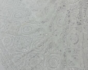 Weißer Perlen-Spitzenstoff: Gesticktes geometrisches Muster
