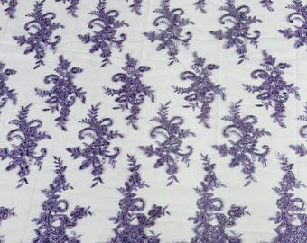 Fliederfarbene Florale Spitze Stoff: Gestickte Pailletten Mesh, Gekordelte Stoff Meterware