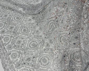 Silber Perlen Spitzen Stoff: Gesticktes geometrisches Muster