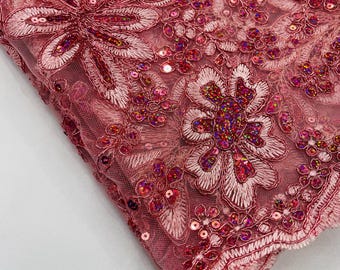 Dusty Rose Metallic Corded Floral Lace Fabric: Holografische Pailletten, gestickte Pailletten auf einem Mesh, lose Ware