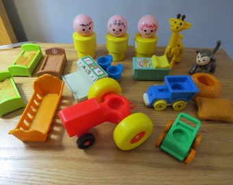 Vintage 1960/'s 70/'s Used Fisher Price Little People Yellow Bed Vintage Little People Castle Accessory lot 2
