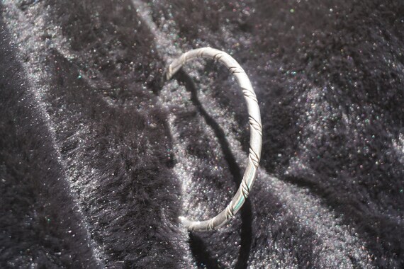 Solid Sterling Silver bangle with engraved design… - image 2