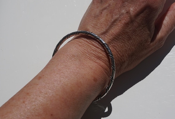 Solid Sterling Silver bangle with engraved design… - image 3