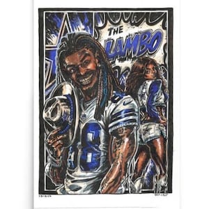 Könnte beinhalten: Eine stilisierte Illustration einer Person mit Dreadlocks in einem blau-weißen Footballtrikot, die einen Cowboyhut hält, mit dem Text THE LAMBO darüber. Daneben steht eine Person in einer blau-weißen Cheerleader-Uniform.