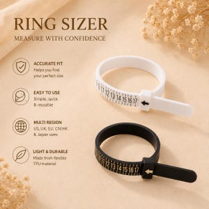 Peut inclure: Un outil de mesure de bague blanc et un noir, chacun doté d'une bande circulaire avec des marquages numériques de 9 à 17 et un indicateur à flèche. Le texte RING SIZER MEASURE WITH CONFIDENCE est imprimé avec des icônes pour les caractéristiques de précision, facilité d'utilisation, multi-région, et légèreté.