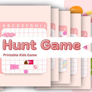 Könnte beinhalten: Ein Stapel rosa Spielblätter zum Ausdrucken mit einem Raster und Süßigkeiten-Illustrationen. Der Titel "Candy Hunt Game" wird in einem Banner angezeigt. Bunte Süßigkeiten, darunter Lutscher und Gummibälle, sind im Bild verstreut.