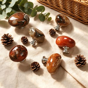 Tiradores de cajones y pomos para armarios de piedra de ágata natural con diseño aleatorio.