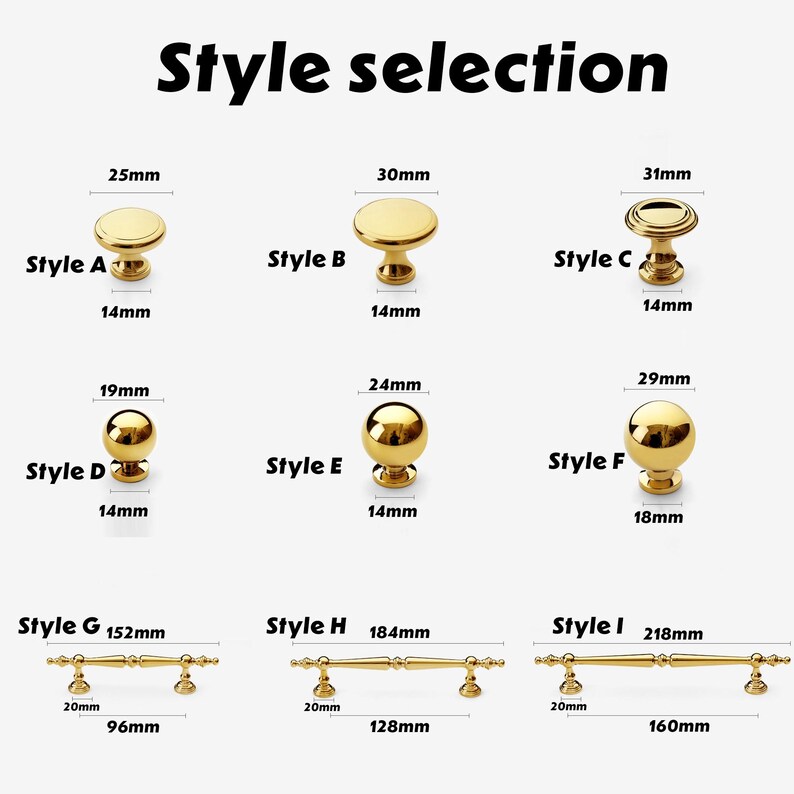Op de afbeelding: Een selectie van goudkleurige kastbeslagen, waaronder knoppen en handgrepen. De afbeelding toont verschillende stijlen met afmetingen in millimeters, zoals een knop van 25 mm en een handgreep van 152 mm. De tekst "Style selection" staat bovenaan.