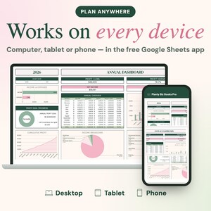 K&ouml;nnte beinhalten: Ein digitales Jahres-Dashboard als Tabellenkalkulation auf einem Laptop- und Smartphone-Bildschirm. Die Oberfl&auml;che enth&auml;lt Text wie PLAN ANYWHERE, Works on every device und Planly Biz Books Pro sowie Diagramme in Gr&uuml;n und Rosa.