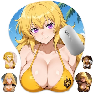 Pode incluir: Um mousepad amarelo e preto em estilo anime com uma mulher em um biquíni amarelo. O mousepad tem um apoio para o pulso e inclui um mouse de computador branco. Imagens adicionais do personagem também estão presentes.