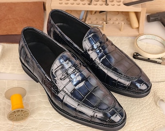 Mocasines de piel de cocodrilo auténtica para hombre - Zapatos de vestir azul marino hechos a mano - Regalo de lujo