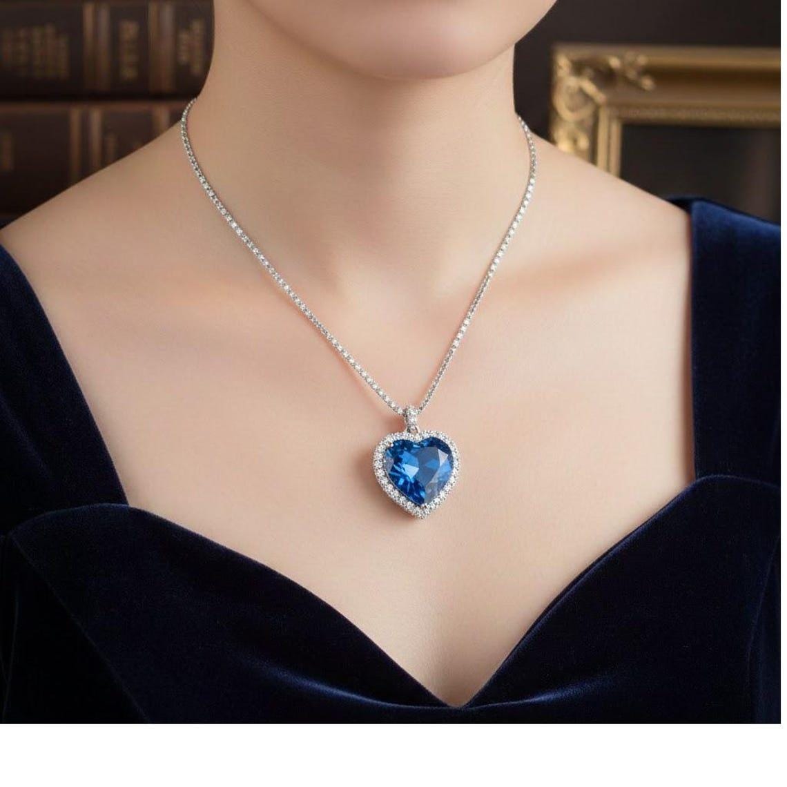 TITANIC ハート型ペンダント Heart of the ocean necklace titanic - Etsy 日本