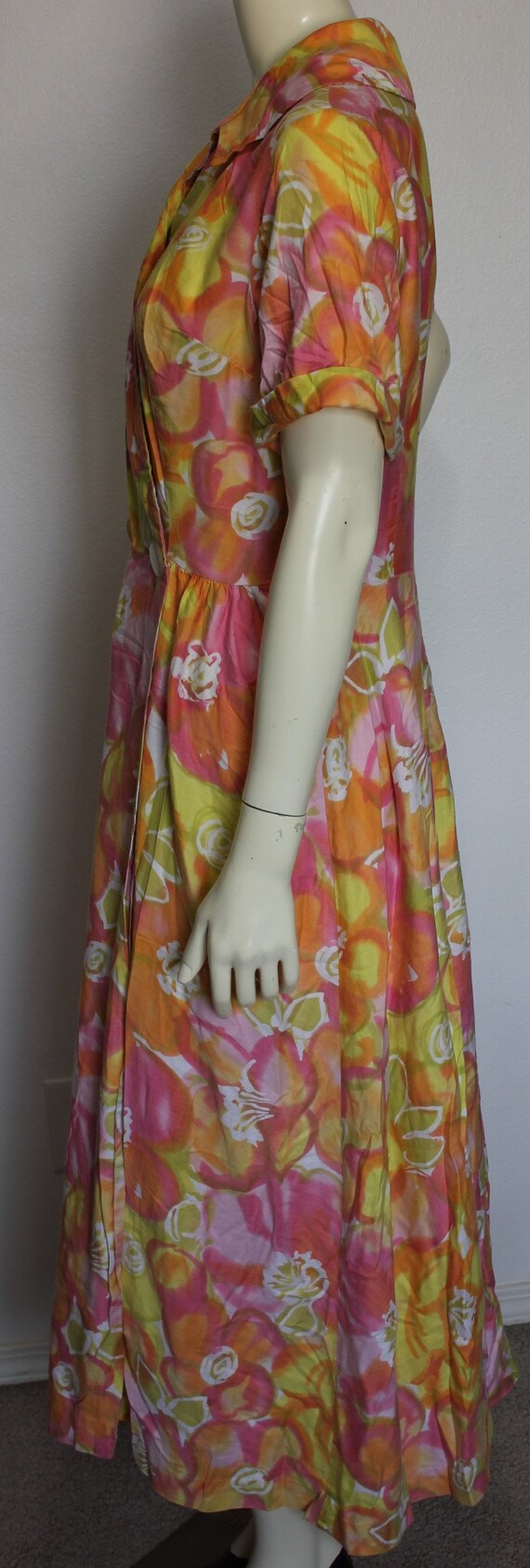 1960s Vintage Kay Nobel Dressing Gown Gem